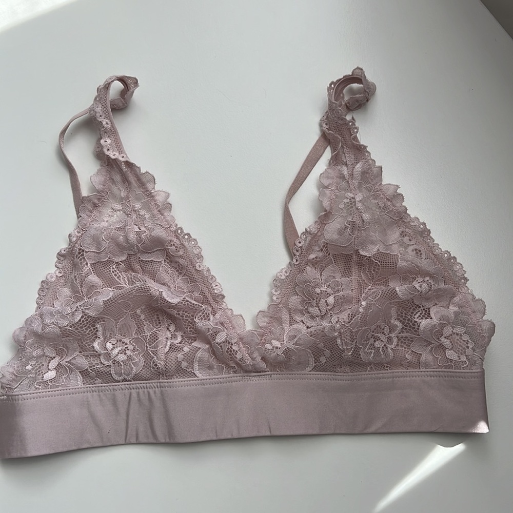 🛍 3/$10 H&M pink lace bralette, size 6